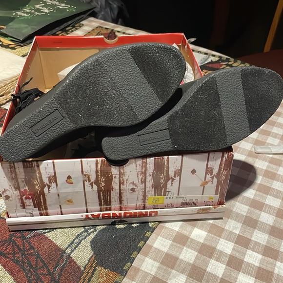 BNIB UnionBay Faux Suede Wedge Boots - Picture 7 of 13